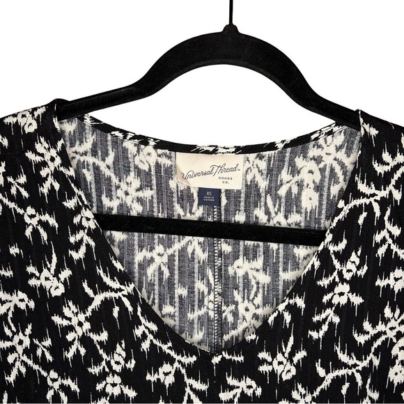 Universal Thread WhiteBlack Tiered Dress - XS - Bell Ruffle Sleeve. - Picture 4 of 4